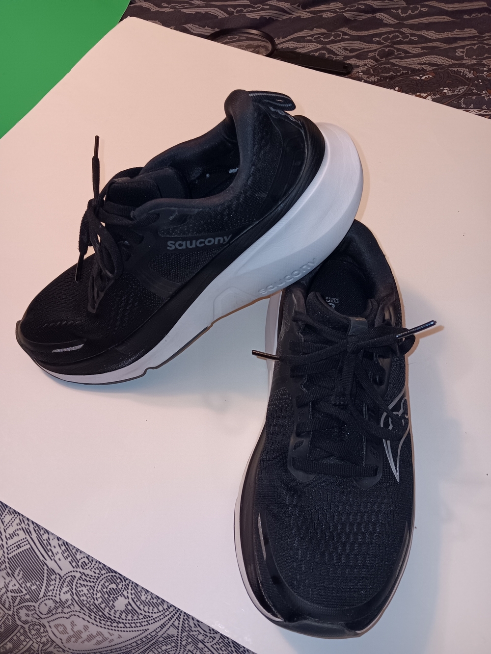 Saucony Guide 18 Running Shoes/Sneakers (S10998-100) Preowned Women's Sz 9 Black